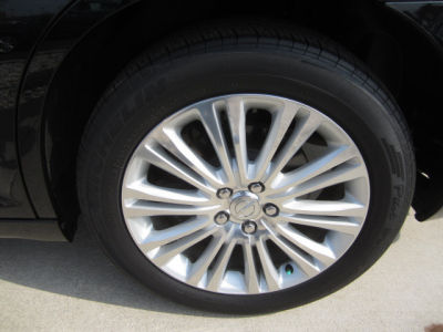 2011 Chrysler 300C  Base