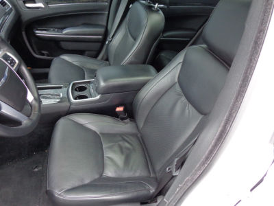 2011 Chrysler 300C  Base