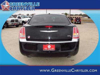 2011 Chrysler 300C  Base