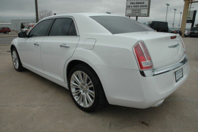 2011 Chrysler 300C  Base
