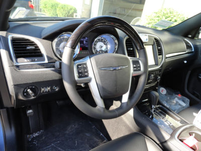 2011 Chrysler 300C  Base