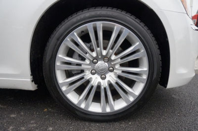 2011 Chrysler 300C  Base