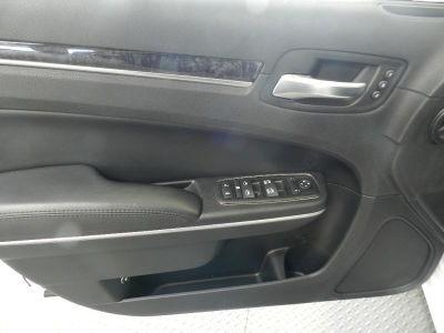 2013 Chrysler 300C  Base