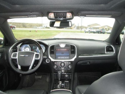 2011 Chrysler 300C  Base