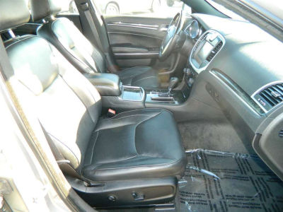 2011 Chrysler 300C  Base