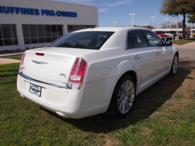 2011 Chrysler 300C  Base