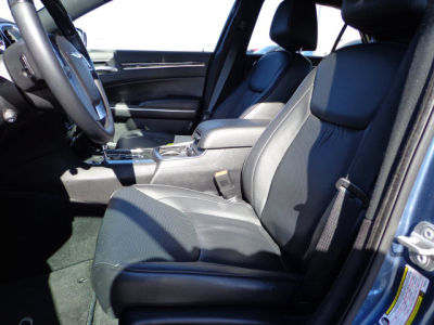 2011 Chrysler 300C  Base