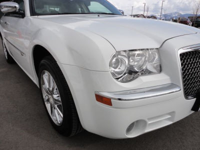 2010 Chrysler 300C  Base