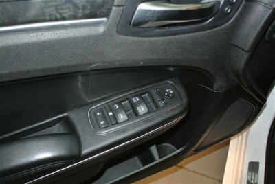 2011 Chrysler 300C  Base