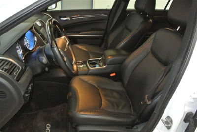 2011 Chrysler 300C  Base
