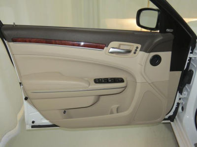 2011 Chrysler 300C  Base