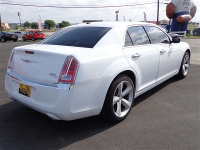 2011 Chrysler 300C  Base