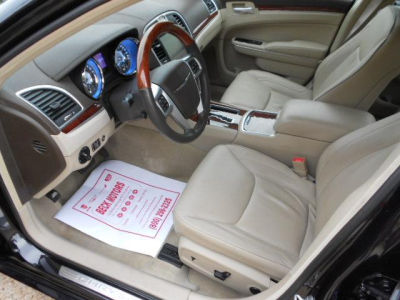 2011 Chrysler 300C  Base