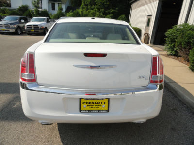 2011 Chrysler 300C  Base