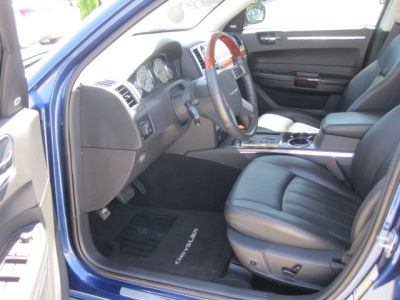 2010 Chrysler 300C  Base