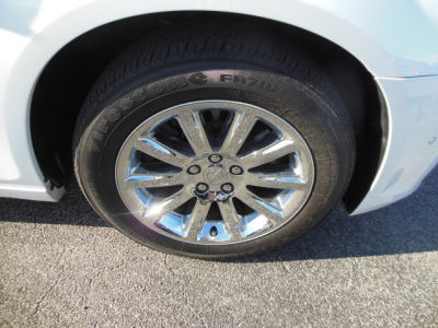 2011 Chrysler 300C  Base