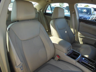 2011 Chrysler 300C  Base