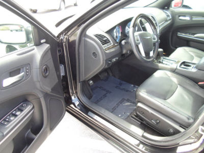 2011 Chrysler 300C  Base