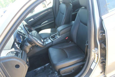 2011 Chrysler 300C  Base
