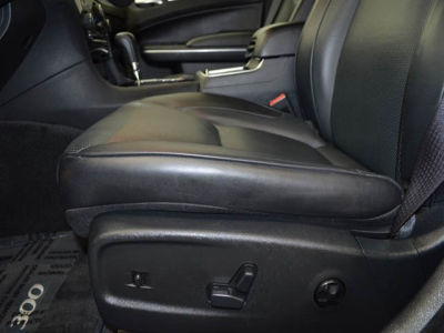 2012 Chrysler 300C  Base