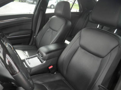 2011 Chrysler 300C  Base