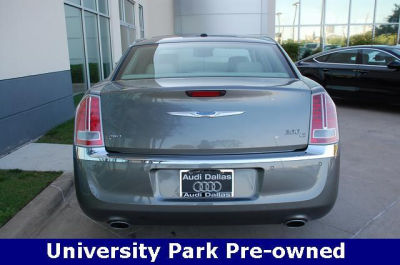 2011 Chrysler 300C  Base