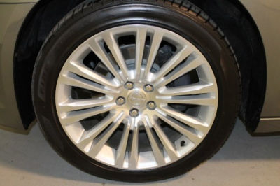 2011 Chrysler 300C  Base