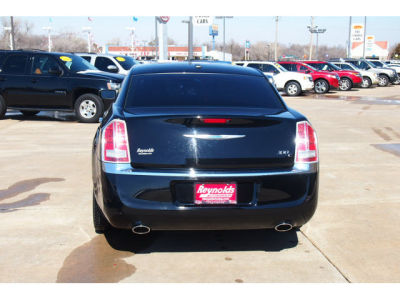 2011 Chrysler 300C  Base