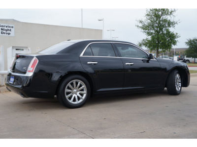 2012 Chrysler 300C  Base