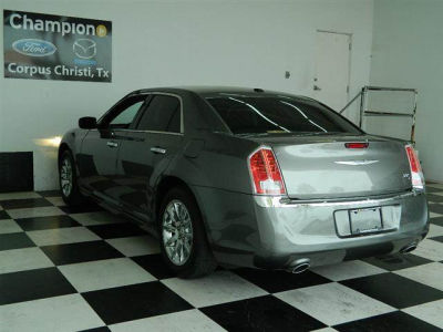 2011 Chrysler 300C  Base