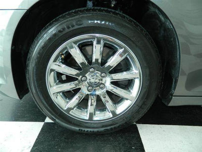 2011 Chrysler 300C  Base