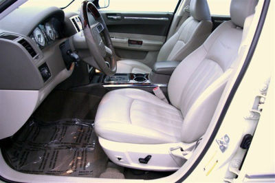 2010 Chrysler 300C  Base