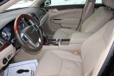 2011 Chrysler 300C  Base