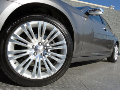 2011 Chrysler 300C  Base