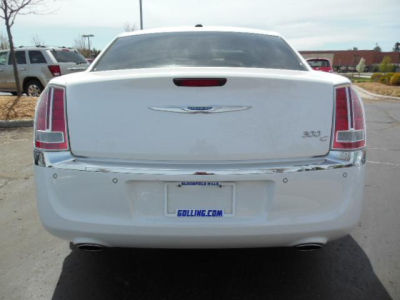2011 Chrysler 300C  Base