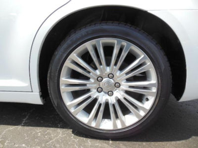 2011 Chrysler 300C  Base