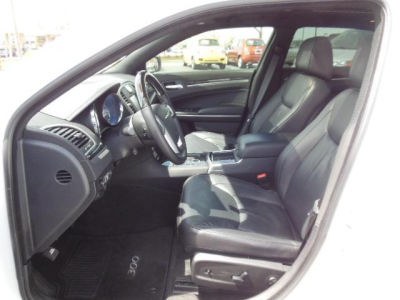 2011 Chrysler 300C  Base