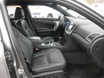 2011 Chrysler 300C  Base