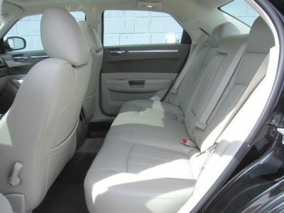 2010 Chrysler 300C  Base