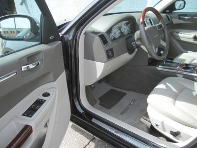 2010 Chrysler 300C  Base