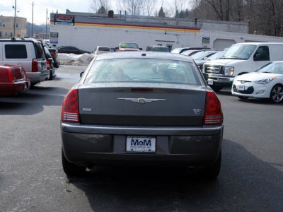 2010 Chrysler 300C  Base