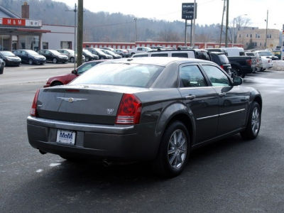 2010 Chrysler 300C  Base