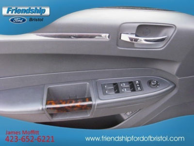 2010 Chrysler 300C  Base