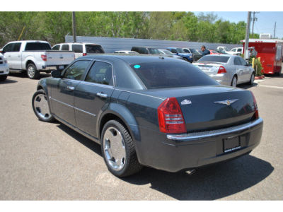 2007 Chrysler 300C  Base -
   Cars.com </title>
   <meta name="title" content="2007 Chrysler 300C  Base - Cars.com"/>
   <meta name="description" content="Listed on Cars.com