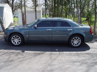 2006 Chrysler 300C  Base -
   Cars.com </title>
   <meta name="title" content="2006 Chrysler 300C  Base - Cars.com"/>
   <meta name="description" content="Listed on Cars.com