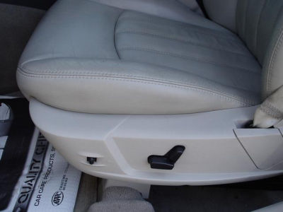 2006 Chrysler 300C  Base -
   Cars.com </title>
   <meta name="title" content="2006 Chrysler 300C  Base - Cars.com"/>
   <meta name="description" content="Listed on Cars.com