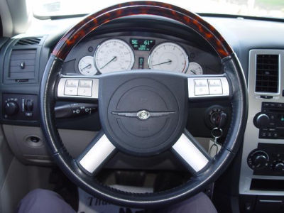 2006 Chrysler 300C  Base -
   Cars.com </title>
   <meta name="title" content="2006 Chrysler 300C  Base - Cars.com"/>
   <meta name="description" content="Listed on Cars.com