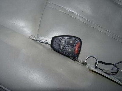 2006 Chrysler 300C  Base -
   Cars.com </title>
   <meta name="title" content="2006 Chrysler 300C  Base - Cars.com"/>
   <meta name="description" content="Listed on Cars.com