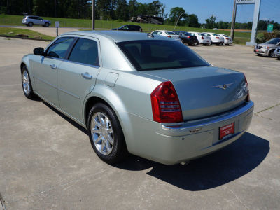 2006 Chrysler 300C  Base -
   Cars.com </title>
   <meta name="title" content="2006 Chrysler 300C  Base - Cars.com"/>
   <meta name="description" content="Listed on Cars.com