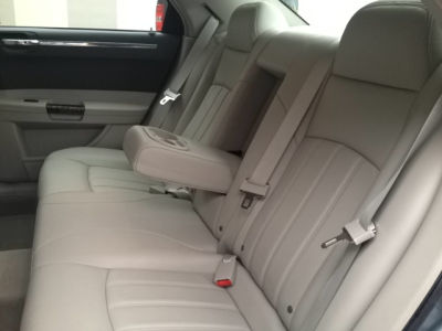 2006 Chrysler 300C  Base -
   Cars.com </title>
   <meta name="title" content="2006 Chrysler 300C  Base - Cars.com"/>
   <meta name="description" content="Listed on Cars.com